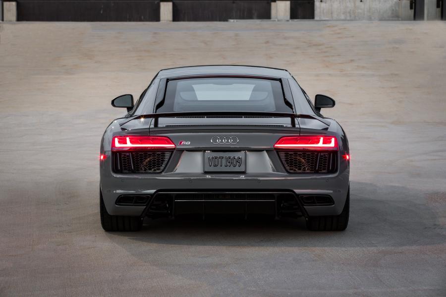  Audi R8 V10 Plus Exclusive Edition 2016 года  (NA) (фото 3 из 10)